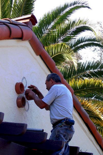 Small Spanish Home Collection 2 › Creating Spanish Style👍 Spanish Style Homes With Awnings, Spanish Courtyard Ideas Hacienda Style, Spanish Style Courtyard Patio, Spanish Style Outdoor Lighting, Spanish Colonial Front Porch, Desert Spanish Home, Spanish Front Porch Ideas, Spanish Patio Ideas Courtyards, Spanish Balcony Ideas