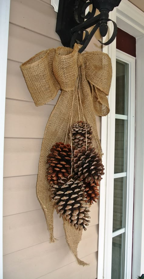 Pinecone Crafts Christmas, Koti Diy, Christmas Pine Cones, Fall Decorating Ideas, Homemade Christmas Decorations, Blackhead Removal, Pine Cone Decorations, Cones Crafts, Pine Cone Crafts