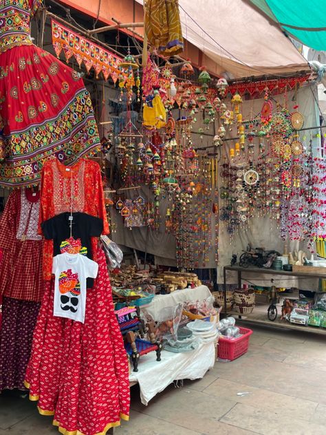 #pushkar #local #indianfashion Pushkar Aesthetic, Pushkar Photography, Bazaar Aesthetic, Jaipur Market, Old Lahore, Pakistan Aesthetic, Mansions Interior, Desi Vibes, Desi Love