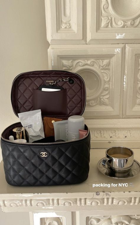 Chanel Makeup Bag, Matilda Djerf, Bag Chanel, Vanity Bag, Chanel Makeup, What In My Bag, Bags Aesthetic, Luxury Makeup, Essential Bag