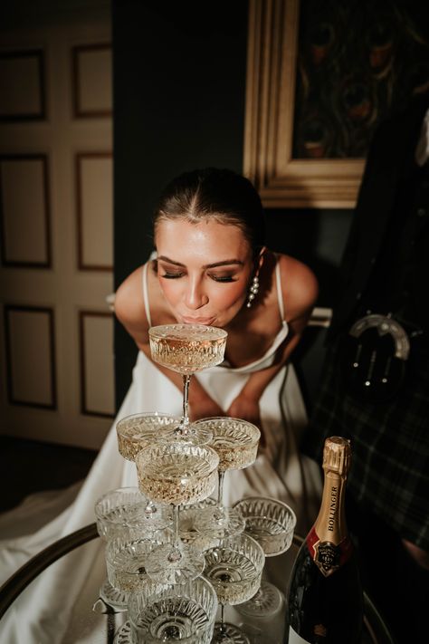 Champagne Tower Photoshoot, Sipping Champagne, Pearl Wedding Look, Champagne Lounge Ideas, Champagne Pour, Pearlcore Wedding, Champagne Event, Pearls And Champagne Aesthetic, 20s Style Wedding