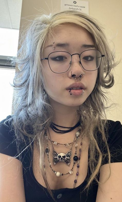 Pretty People With Piercings, Girl With Face Piercings, Cool Face Piercings, Lots Of Piercings Face, Piercing Combos Face, Piercings Reference, Piercing Aesthetic Face, People With Piercings, Cute Face Piercings