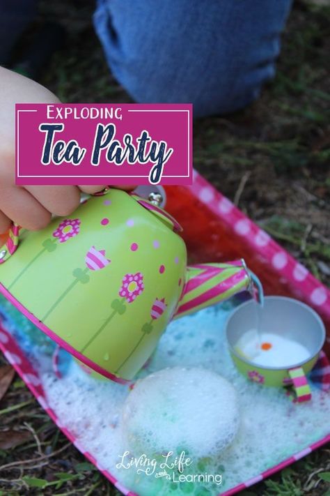 Messy Science, Tea Party Activities, Ava Marie, Super Bubbles, Homeschool Science Curriculum, Science Experiment For Kids, Girls Crafts, Kids Tea Party, Experiments Kids