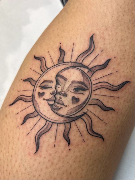 Sun and moon tattoo | tattoo ideas by  Brent Vogt Traditional Tattoo Arm, Star Tattoo On Shoulder, Art Tattoo Ideas, Tattoo Sonne, Artsy Tattoos, Moon Sun Tattoo, Sun And Moon Tattoo, Back Of Shoulder Tattoo