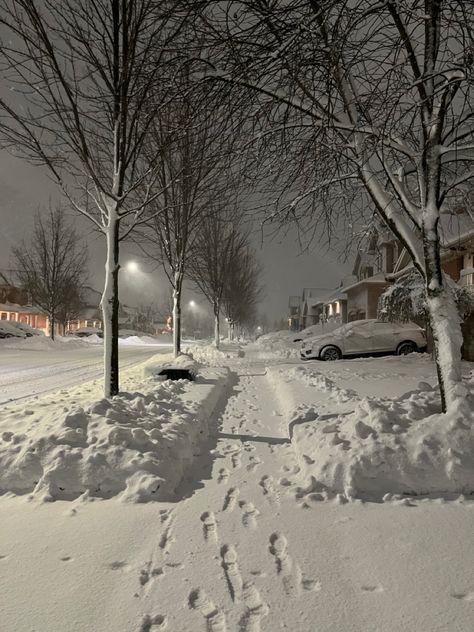 Winter Road Aesthetic, Snow At Night Aesthetic, Snowing At Night, Winter At Night, Winter Aesthetic Pictures, Snowy Winter Night, Snow At Night, Snow Night, Snow Trip