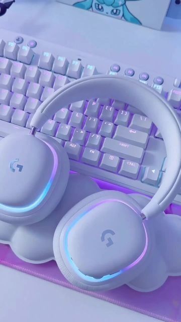 Immerse Yourself in Ultimate Sound: Discover the Pinnacle of Audio with Our Cutting-edge Headset - Your Gateway to Crystal Clear Soundscapes Fone Apple, Dream Gaming Room, Cute Keyboards, Marshall Headphones, Pc Gaming Desk, Best Gaming Headset, Gaming Setup Ideas, Dream Setup, Keyboard Gaming