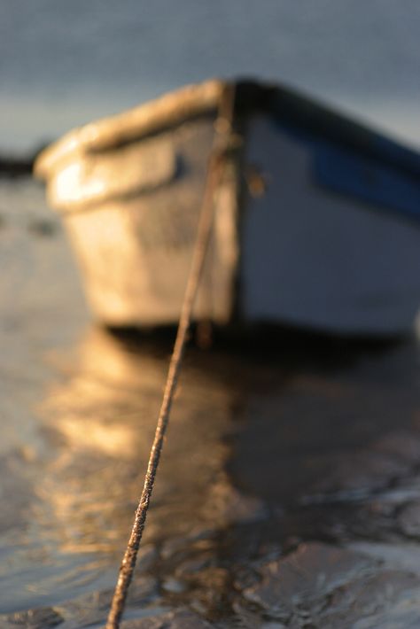 Rope Unfocused Photography, Out Of Focus Photography, Depth Of Field Photography, Photography Examples, Line Photography, Sharp Photo, Photography School, Digital Photography School, Affinity Photo