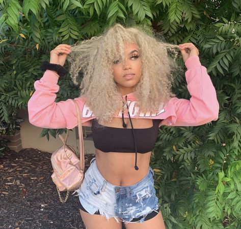 Vanessa Lynn, Clothing Hacks, Human Hair Wigs, Human Hair, Girl Fashion, Wigs, Dreadlocks, Crop Tops, Hair Styles