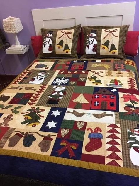 House At Christmas, Quilted Christmas Gifts, Christmas Decorations Sewing, Christmas Quilting Projects, Quilted Table Runners Christmas, Christmas Quilt Blocks, Snowman Quilt, Christmas Tree Quilt, Christmas Patchwork