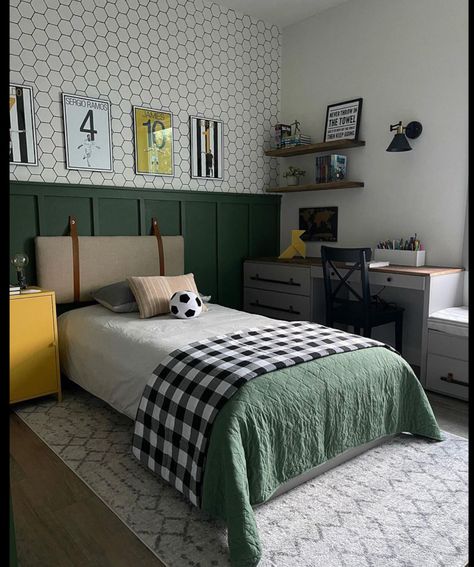 Bedrooms Neutral, Preteen Boys Bedroom, Boys Bedroom Green, Green Boys Room, Soccer Bedroom, Soccer Room, Football Bedroom, Neutral Holiday Decor