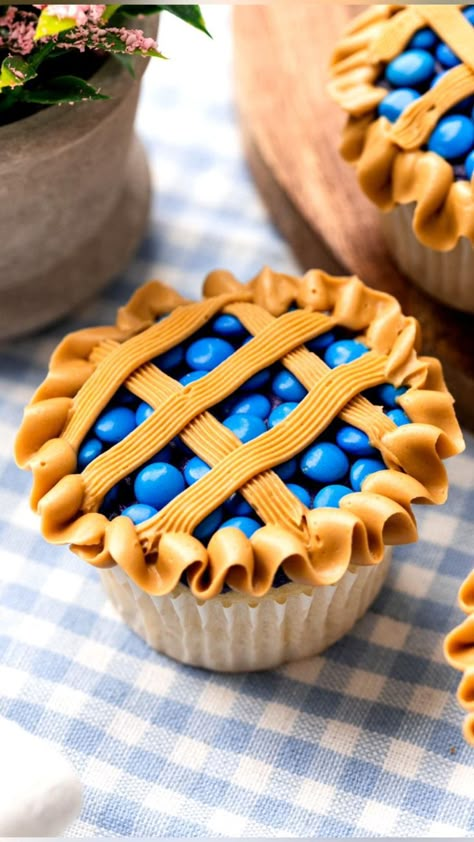 Blueberry Pie Cupcake in 2022 | Baking, Tasty baking, Cake decorating techniques Weird Cupcakes, Sugar Mama, Pie Cupcakes, Cookie Decoration, Cupcake Decorating Tips, Kids Baking, Disney Recipes, Cookie Cakes, Cupcake Cake Designs