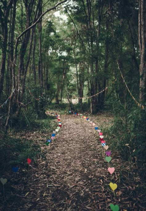 diy paper hearts wedding walkway ideas for woodland weddings Wedding Walkway, Campground Wedding, Diy Outdoor Weddings, Outdoor Walkway, Wedding Ceremony Ideas, Diy Event, Picnic Wedding, Wedding Entrance, Wedding Aisle