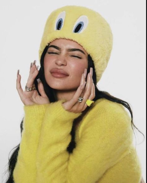 Kylie Jenner Icons, Estilo Kylie Jenner, Kylie Jenner Instagram, Kylie Jenner, Instagram Profile, Yellow, On Instagram, Instagram