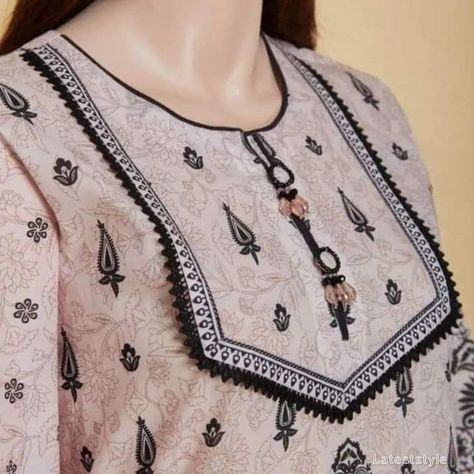 Gol Neck Designs For Suits, Stylish Neck Designs For Kurtis, Lace Design On Printed Suits, Neck Design For Women, Suit Neck Design, Simple Neck Design, Latest Neck Design, Lace Designs On Suits, Designs Kurti