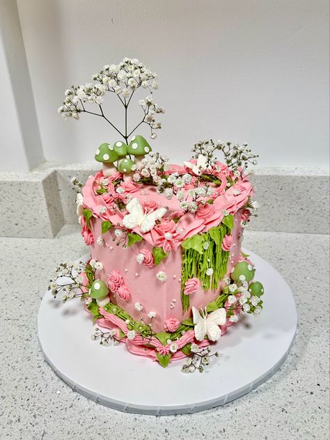 Pink and Green, Heart Shaped cake with flowers and white butterflies Flower Fairy Cake, Pink And Green Cake Ideas, Fairy Heart Cake, Vintage Fairy Cake, Fairy Core Cake, Pink Fairy Cake, Fairy Quince, Fairy Wedding Cake, Fairy Themed Cake