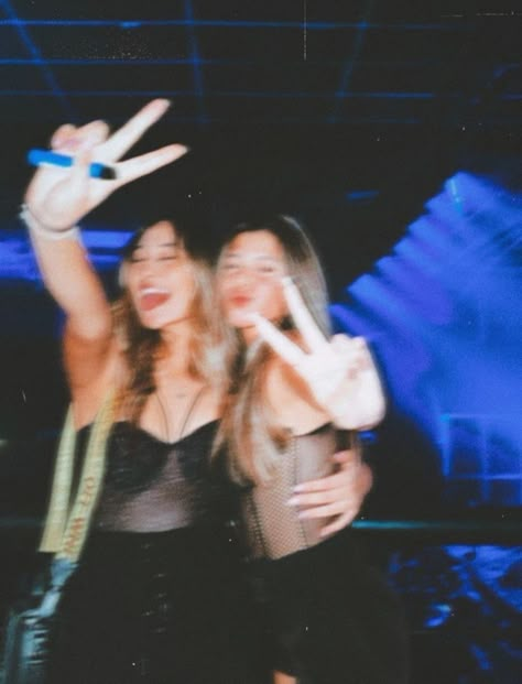 Party Fotos, Clubbing Aesthetic, Best Friend Photoshoot, Best Friends Shoot, Foto Tips, Best Friends Aesthetic, Best Friend Photos, Cute Friend Pictures, Cute Friend Photos