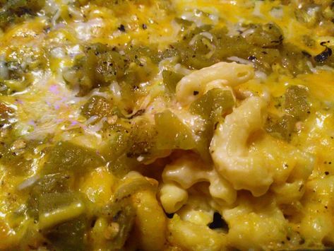 Green Chili Mac And Cheese, Green Chile Mac And Cheese, Chile Mac And Cheese, Mac And Cheese Ingredients, Chile Mac, Beef Mac And Cheese, Vegetarian Bacon, Easy Mac N Cheese, How To Make Green