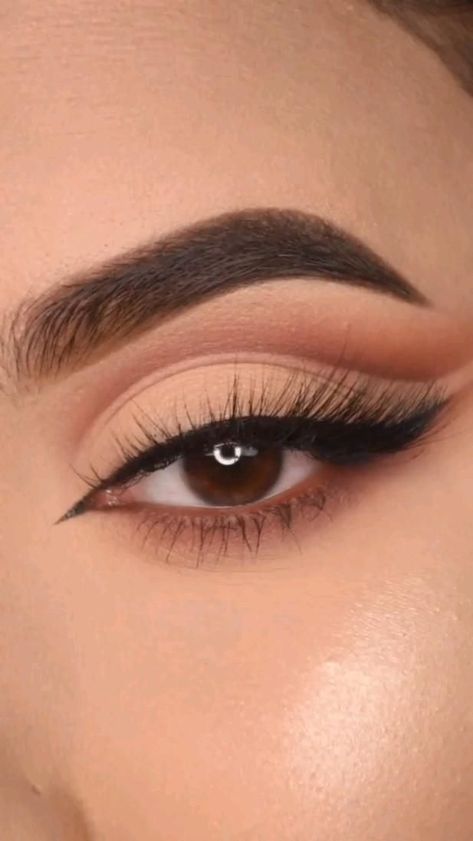 Make Up Asian, Shiny Makeup, Eyeshadow Step By Step, Beginner Eyeshadow, Cut Crease Eyeshadow, Simple Makeup Tips, Beautiful Brown Eyes, Getting A Tattoo, Beautiful Braided Hair