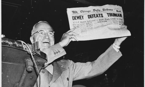 How polls influence votes in the American election Franklin Roosevelt, Harry Truman, Famous Pictures, News Paper, Old Newspaper, Chicago Tribune, American Presidents, Iconic Photos, Us Presidents