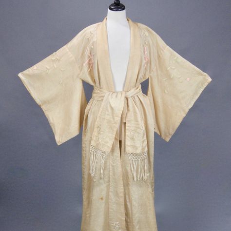 Vintage 1920s Embroidered Belted Silk Kimono Robe Dressing Gown, Japanese Flapper Kimono 20s Boudoir Coat Vintage Dressing Gown Pattern, 1920s Dressing Gown, Flapper Kimono, Vintage Dressing Gown, 1920's Style, Wild Party, Silk Kimono Robe, Daily Paper, Light Pink Flowers