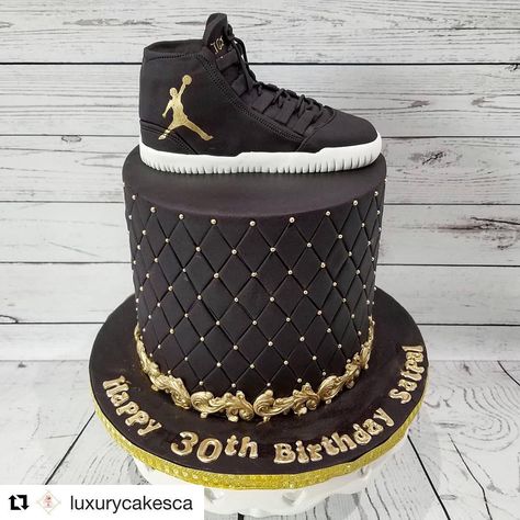 Sneaker Gala Cake Ideas, Sneaker Ball Cake Ideas, Sneaker Ball Cake, Sneaker Cake Ideas, Jordan Shoe Cake, Sneaker Gala, 38 Birthday, Sneaker Cake, Classy Cake