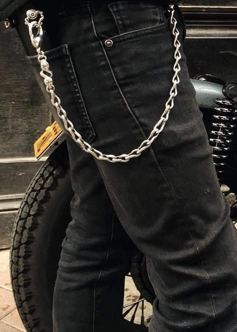 Chain On Jeans, Orel Puppington, Edgy Fits, Chain Pants, Prince Costume, Wallet Chains, Jeans Outfit Men, Pant Chains, Emo Boy