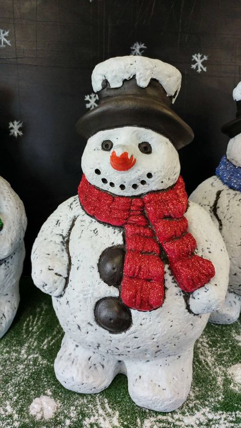 Snowman Sculpture, Concrete Christmas, Thermal Paint, Outdoor Snowman, Snow Ornaments, Painted Concrete, Snowman Decor, Snowman Figurine, Farmhouse Garden