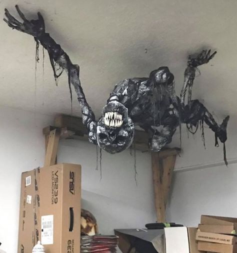 Scary Skeleton Decorations, Ceiling Halloween Decorations, Scary Halloween Costumes Ideas, Halloween Ceiling Decorations, Diy Skeleton, Diy Halloween Dekoration, Scary Halloween Decorations Diy, Creepy Halloween Costumes, Whats Wallpaper