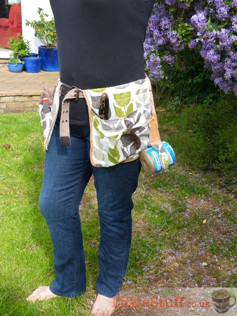 Make Your Own Garden Tool Belt Tutorial - LittleStuff Tool Belt Diy, Belt Tutorial, Garden Belt, Garden Tool Belt, Garden Tool Bag, Diy Apron, Garden Bags, Cute Sewing Projects, Gardening Apron