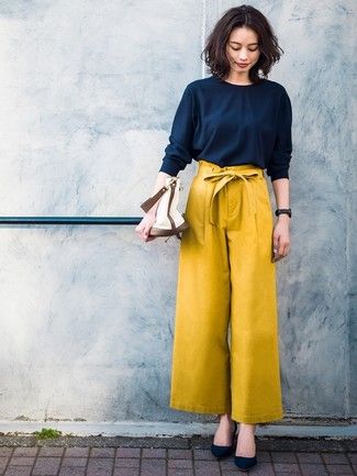 Women's Navy Long Sleeve Blouse, Mustard Wide Leg Pants, Navy Suede Pumps | Lookastic Yellow Pants Outfit, Uniqlo Women Outfit, Uniqlo Style, Mustard Pants, Wide Leg Pants Outfit, First Date Outfits, Wide Leg Pants Outfits, Western Wear Outfits, Yellow Pants