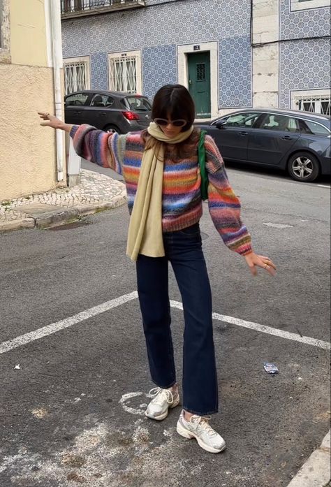 Street Style Knitwear, Autumn Colored Outfits, Funky Prints Outfits, Colourful Jumper Outfit, Comfy Barista Outfit, Festive Casual Outfits, Colorful Minimalist Style, Cordoury Pants Outfits Fall, Colourful Casual Outfits