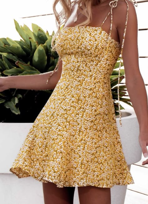 Short Summer Dresses Casual, Floral Dress Summer Classy, Short Sun Dresses, Sundress Short, Summertime Dresses, Short Sundress, School Dance Dresses, Yellow Sundress, Sundresses Women