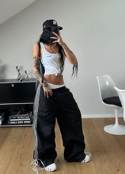 Gangsta Outfits For Women, Masc Outfits For Women Streetwear, Fem Tomboy Outfits, Tomboy Swag Outfits, Genie Fashion, Tomboy Girl Aesthetic, Edgy Festival Outfit, Y2k Tomboy, Black Festival Outfit