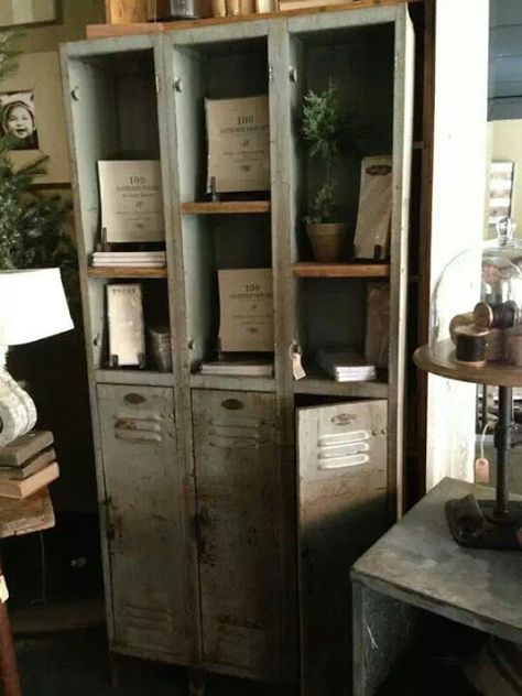 Eye For Design: Decorating With Vintage Lockers Vintage Lockers, Industrial Style Decor, Vintage Industrial Decor, Industrial Design Furniture, Metal Lockers, Vintage Industrial Furniture, Furniture Redo, Industrial Vintage, Industrial House