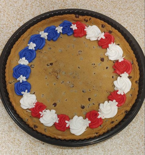 Veterans Day Cookie Cake, Labor Day Cookie Cake, Summer Cookie Cake Designs, Simple Cookie Cake Designs, Cute Cookie Cake Designs, Cookie Cake Decorating Ideas, Colossal Cookies, Wilton Decorating Tips, Message Cookies