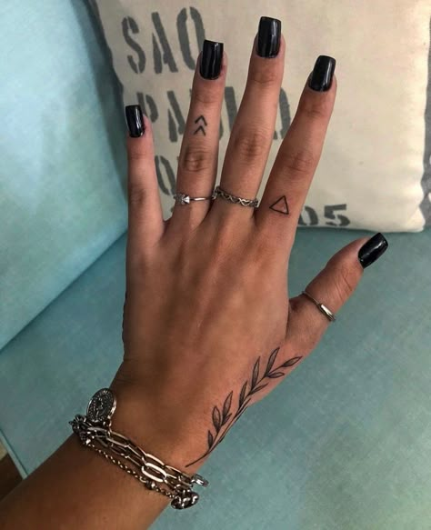 Small Meaningful Hand Tattoos, Small Lower Leg Tattoos For Women, Hand And Wrist Tattoos, Hand Flower Tattoo, Wrist Tattoos Girls, Thumb Tattoos, Cute Henna Tattoos, Finger Tattoo For Women, Hand And Finger Tattoos