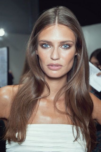 She Left Her Mind Behind: Model Crush - Bianca Balti Cool Tone Brown Hair, Models Backstage, Bianca Balti, Brown Hair Inspo, Amazing Hairstyles, Dark Blonde Hair, Brown Eye, Brown Blonde Hair, Chic Hairstyles