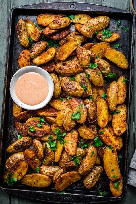 These roasted cajun potatoes are crispy, spicy and absolutely packed with flavor! They're easy to make in less than an hour and are perfect served with a spicy paprika lime dipping sauce. Lime Dipping Sauce, Cajun Potatoes, Air Fry Potatoes, Roasted Fingerling Potatoes, Paprika Potatoes, Fingerling Potatoes, Potato Wedges, Crispy Potatoes, Drink Ideas