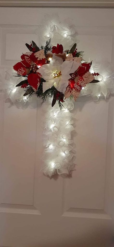 Outdoor Christmas Floral Arrangements Diy, Xmas Decorations For Cemetery, Christmas Crosses Decorations, Pointsetta Decor, Cross Deco Mesh Wreaths, Cross Wreath Christmas, Christmas Memorial Wreath, Memorial Wreath Diy, Christmas Cross Wreath Diy