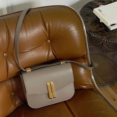 DeMellier Review 14 Taupe Bag Outfit, Taupe Purse, Taupe Handbag, Taupe Bag, Purse Outfit, Best Crossbody Bags, Best Purses, Fall Accessories, Must Read