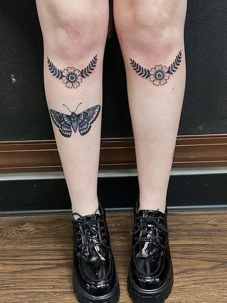 Under Knee Tattoo Under The Knee Tattoo Ideas, Under Knee Tats, Under Knee Tattoos Women Traditional, Bellow Knee Tattoo, Above And Below Knee Tattoo, Tattoos Under Knee, Traditional Shin Tattoos For Women, Traditional Flower Knee Tattoo, Under The Knee Tattoos Women