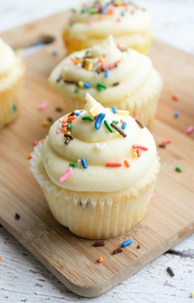 Birthday Cupcakes Cupcakes Funfetti, Funfetti Cupcakes, Chocolate Cake Recipe Moist, Pear Recipes, Recipes Cake, Vanilla Cake Recipe, Funfetti Cake, Cupcake Recipe, Cupcake Frosting