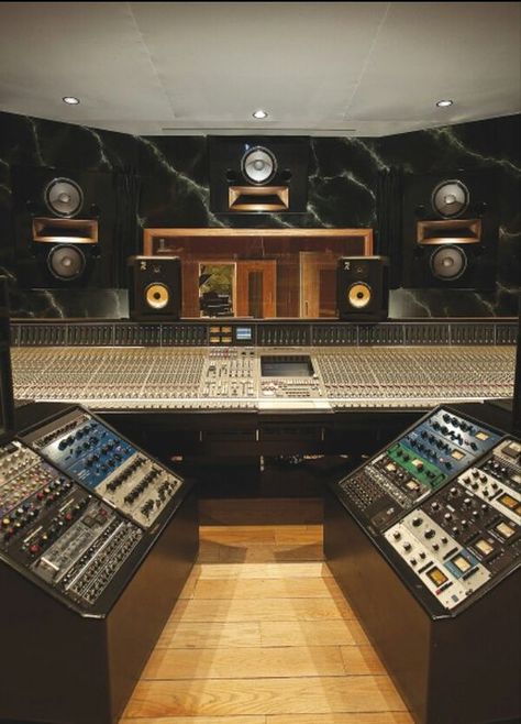 Recording Studio Setup, Music Recording Studio, Home Studio Ideas, Audio Studio, Recording Studio Design, Recording Studio Home, Free Beats, Home Studio Setup, Music Studio Room