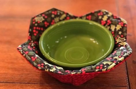 Fat Quarter Projects, Fabric Bowls, Bowl Cozy, Microwave Bowls, Beginner Sewing Projects Easy, Leftover Fabric, Fabric Baskets, Sewing Projects For Beginners, Love Sewing