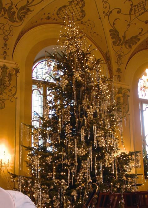 Austria Christmas, Salzburg Christmas, Christmas Tree Inspo, Salzburg Austria, Christmas Interiors, Christmas Feeling, Christmas Inspo, Exterior Ideas, Christmas Wonderland