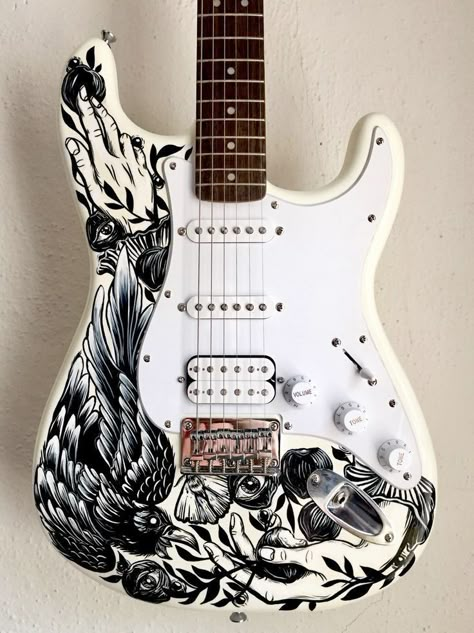 Custom Painted Electric Guitar, Hand Painted Electric Guitar, Electric Guitar Painting Ideas, Custom Painted Guitar, Guitar Custom Paint, Guitar Painting Ideas, Hand Painted Guitar, Painted Guitars, Painted Guitar