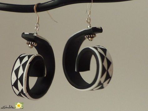 fimo: Black And White Polymer Clay, Fimo Diy, Polymer Clay Tutorials, Diy Polymer Clay, White Polymer Clay, Black And White Earrings, Polymer Clay Jewelry Tutorials, Polymer Earrings, Metal Clay Jewelry