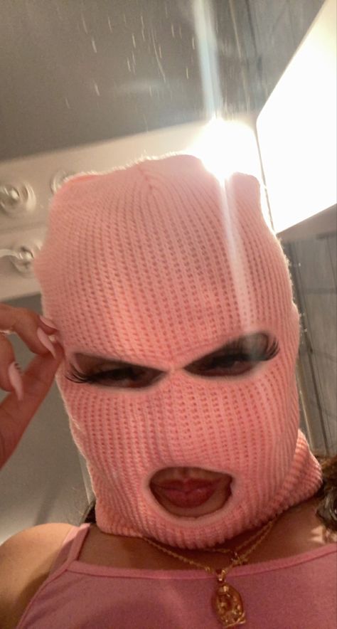 Black Couples Wearing Ski Masks, Pink Ski Mask Aesthetic, Female Ski Mask, Spring Breakers Costume, Pink Ski Mask, Pink Balaclava, Y2k Swag, Baddie Latina, Ski Masks