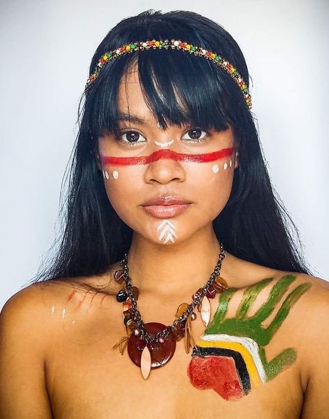 Indigenous Makeup Native American, Native Makeup Looks, Indigenous Face Paint, American Indian Face Paint, Taino Makeup, Native American Makeup Women, Mayan Makeup, Indigenous Hairstyles, South America Culture