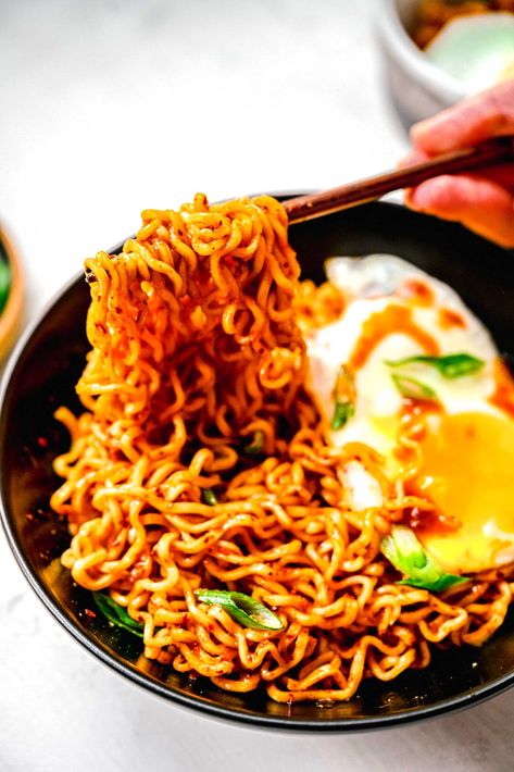 Spicy Buldak Ramen, Buldak Ramen Recipe, Ramen With Egg, Ramen From Scratch, Spicy Ramen Noodle Recipes, Noodles Aesthetic, Ramen Aesthetic, Spicy Sauce Recipe, Buldak Ramen